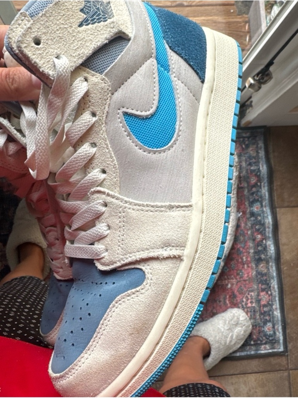 Jordan 1 Men’s High-Top Sneakers in cream and Blue - Picture 3 of 5